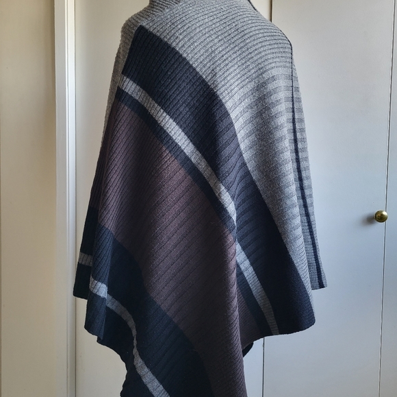 JOSEPH Assymetrical Wool Poncho One Size - Picture 4 of 12